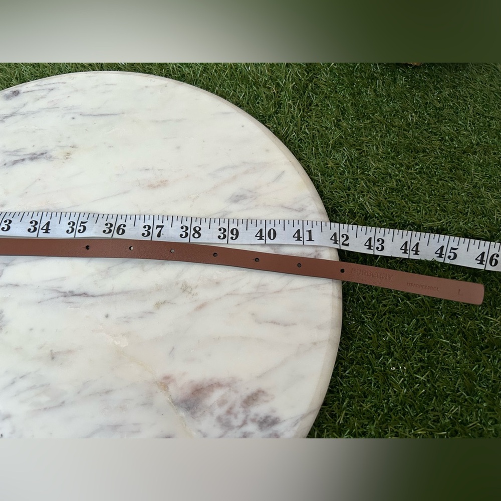 Burberry TB Reversible Leather
Belt Brown/ Black with Gold Burberry Logo Accent - Picture 16 of 16